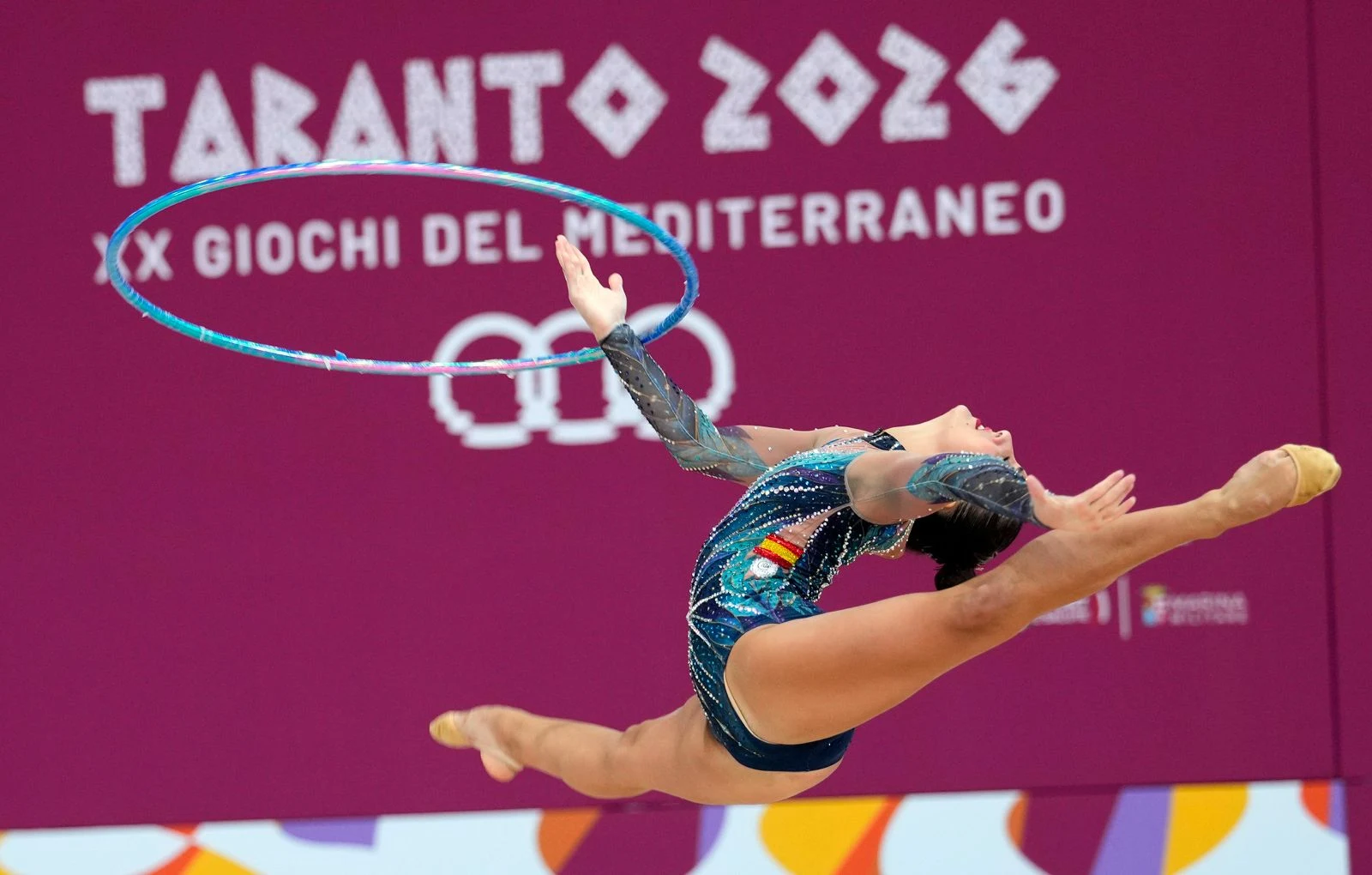 Daniela Picó compite con el aro en gimnasia rítmica durante los Juegos Mediterráneos de Taranto 2026