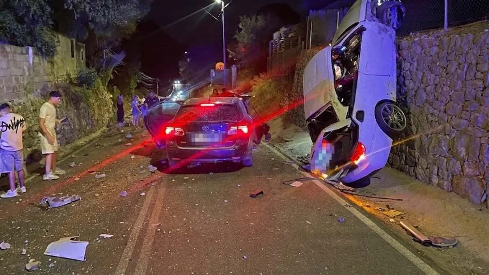 Daños en uno de los vehículos implicados en el accidente de la RM-512