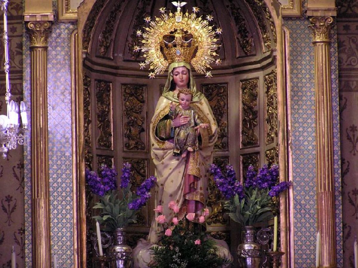 Imagen de la Virgen de la Salud en su altar. Foto: Región de Murcia Digital.