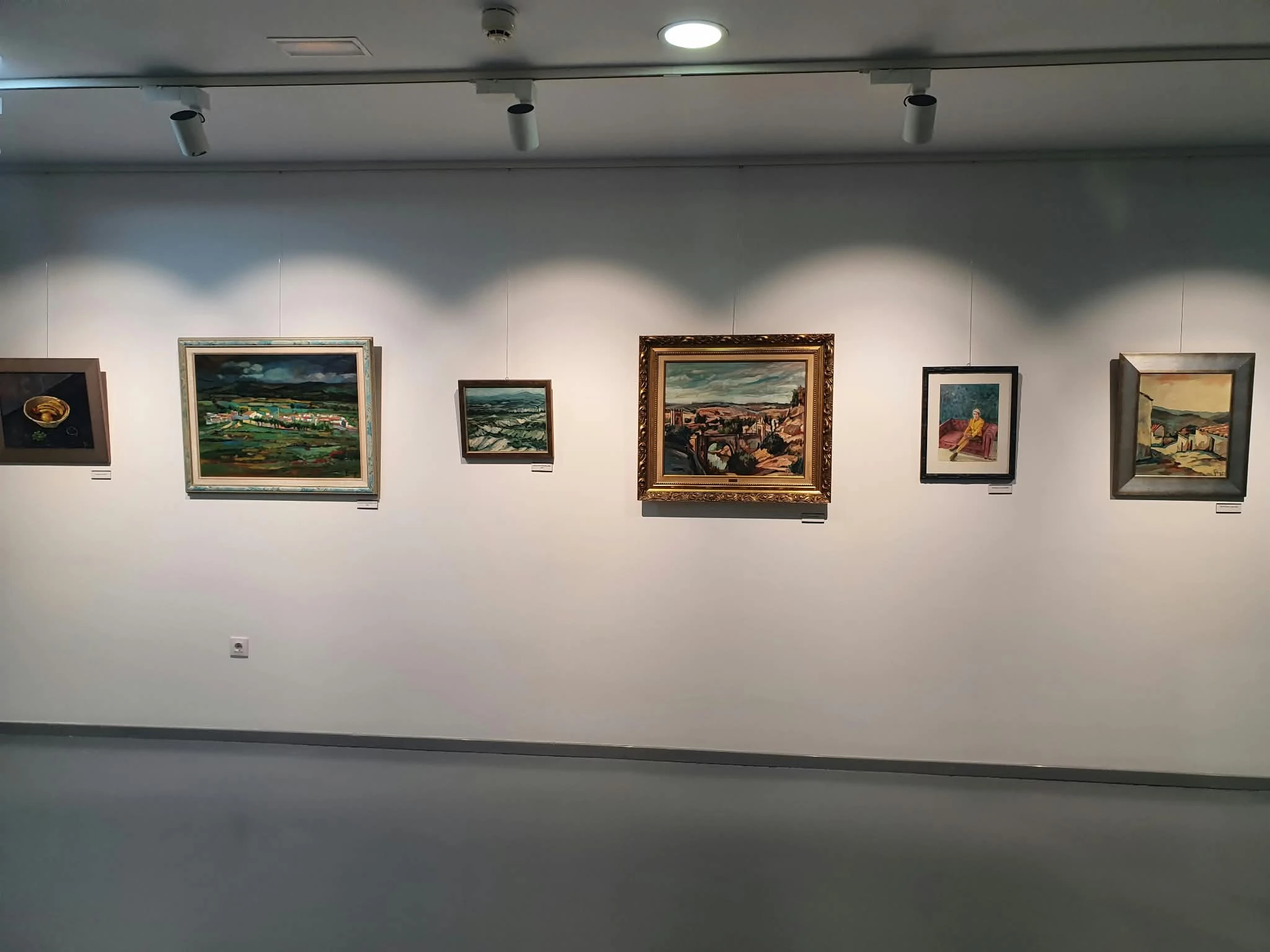 Pinturas de Ramón Rodríguez García iluminadas en el MUDEM