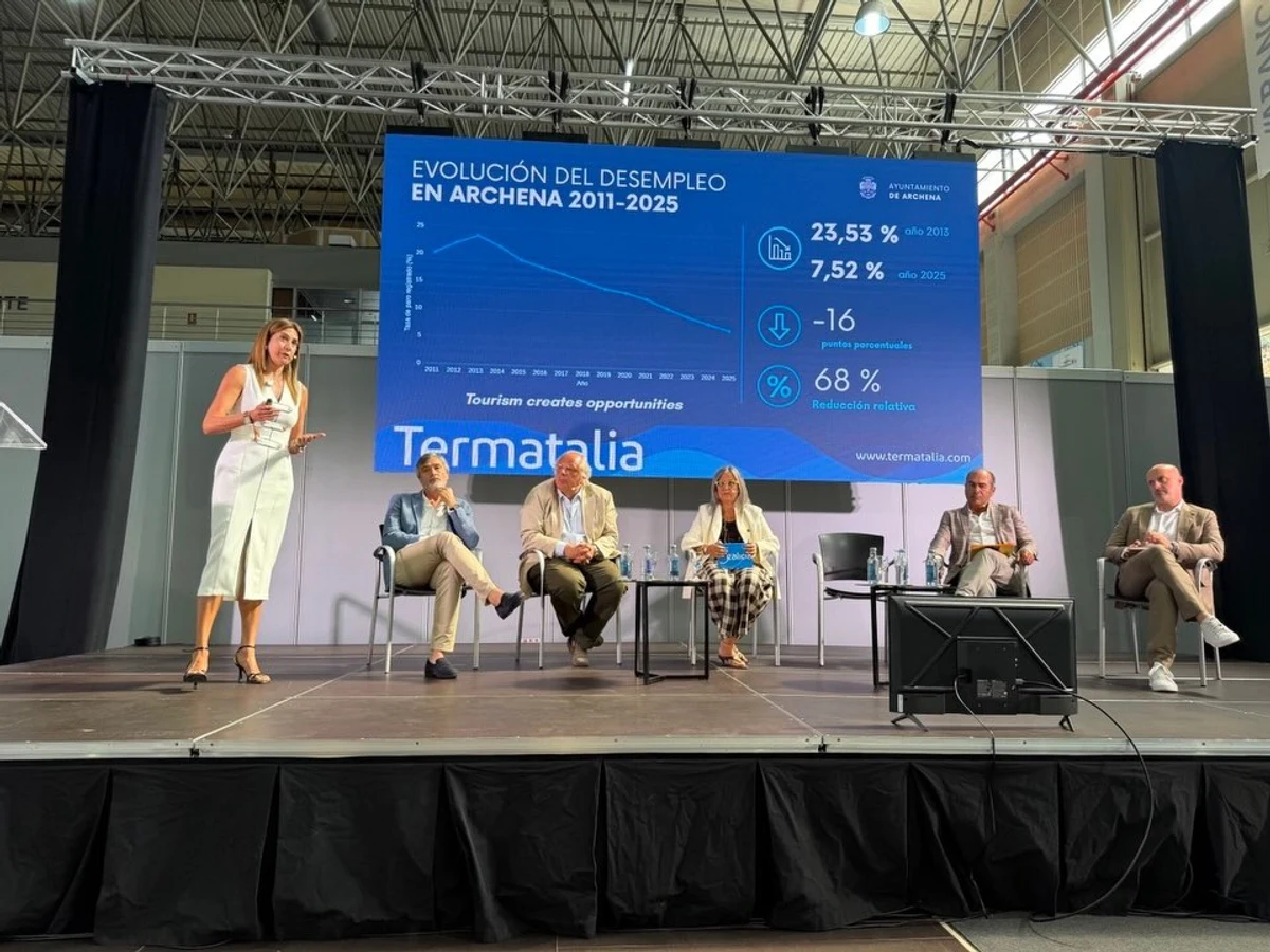 Patricia Fernández muestra en Termatalia datos sobre la evolución del desempleo en Archena
