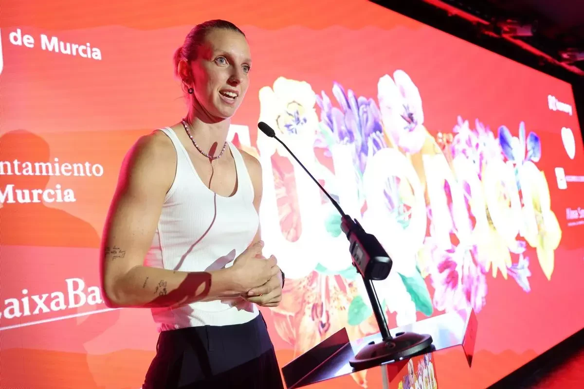 Laura Gil, baloncestista premiada con el galardón +Woman Deporte