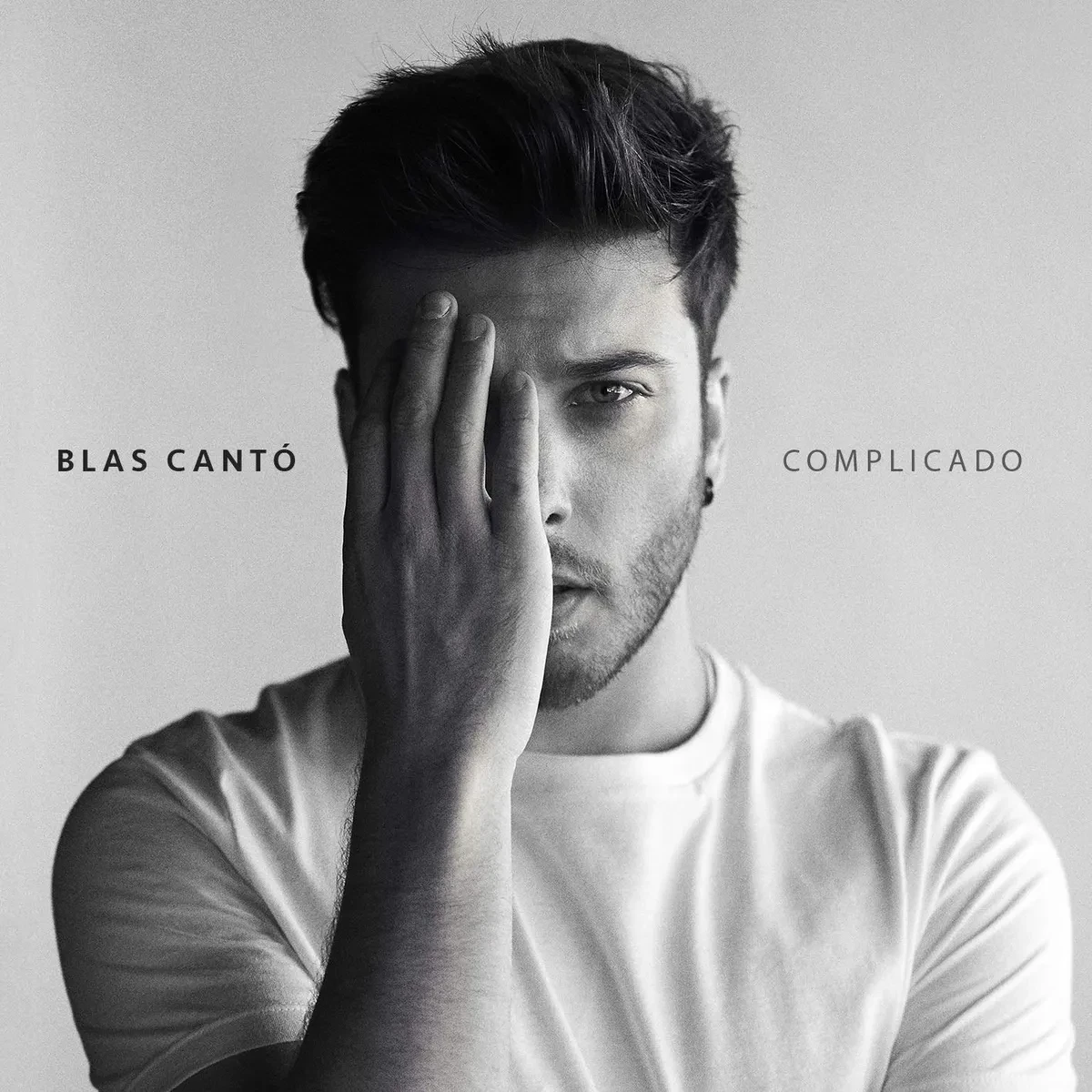 Portada de “Complicado”, primer álbum en solitario de Blas Cantó.