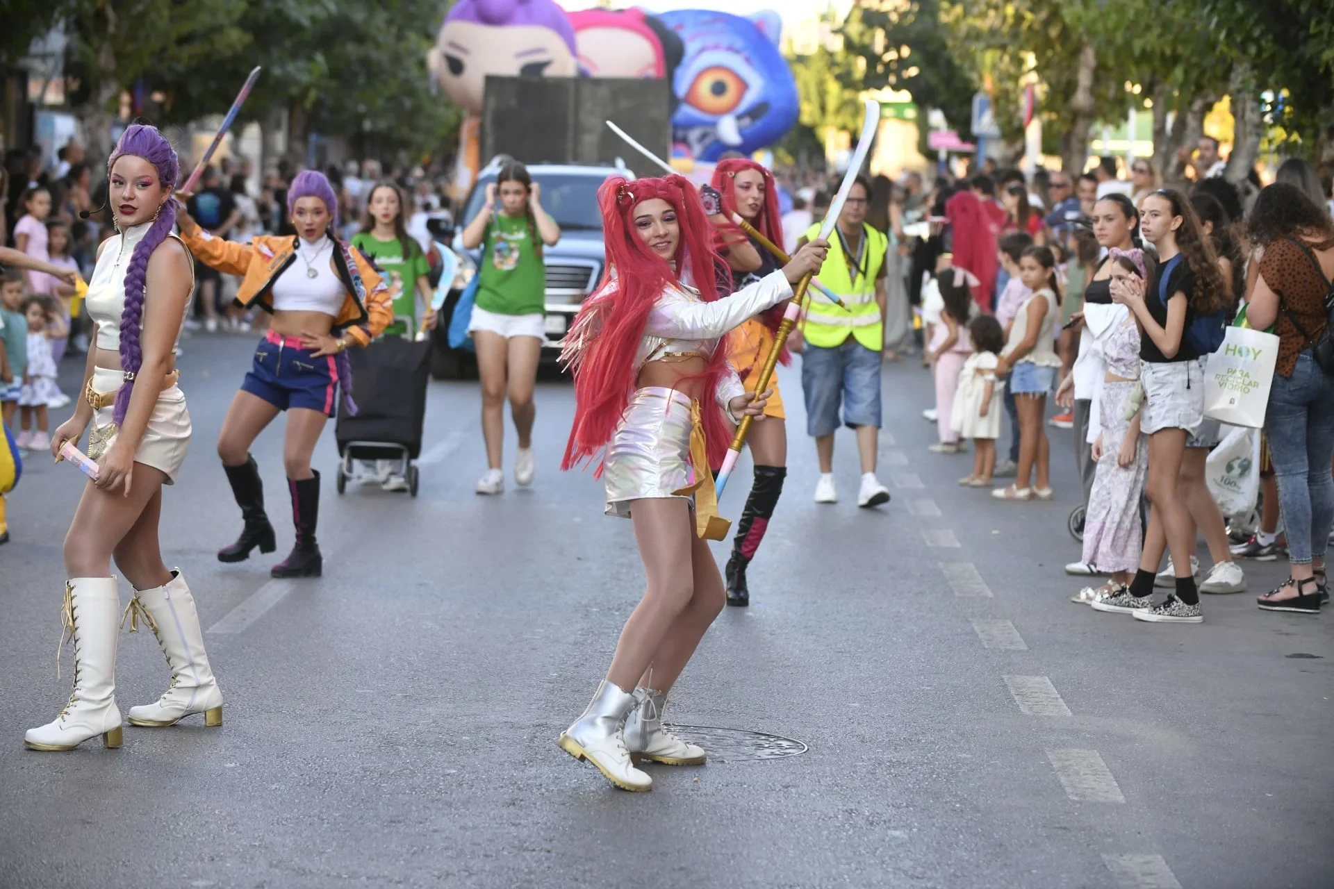 Molina llena sus calles: 25 peñas, 1.200 participantes y un desfile sin traca - foto 3