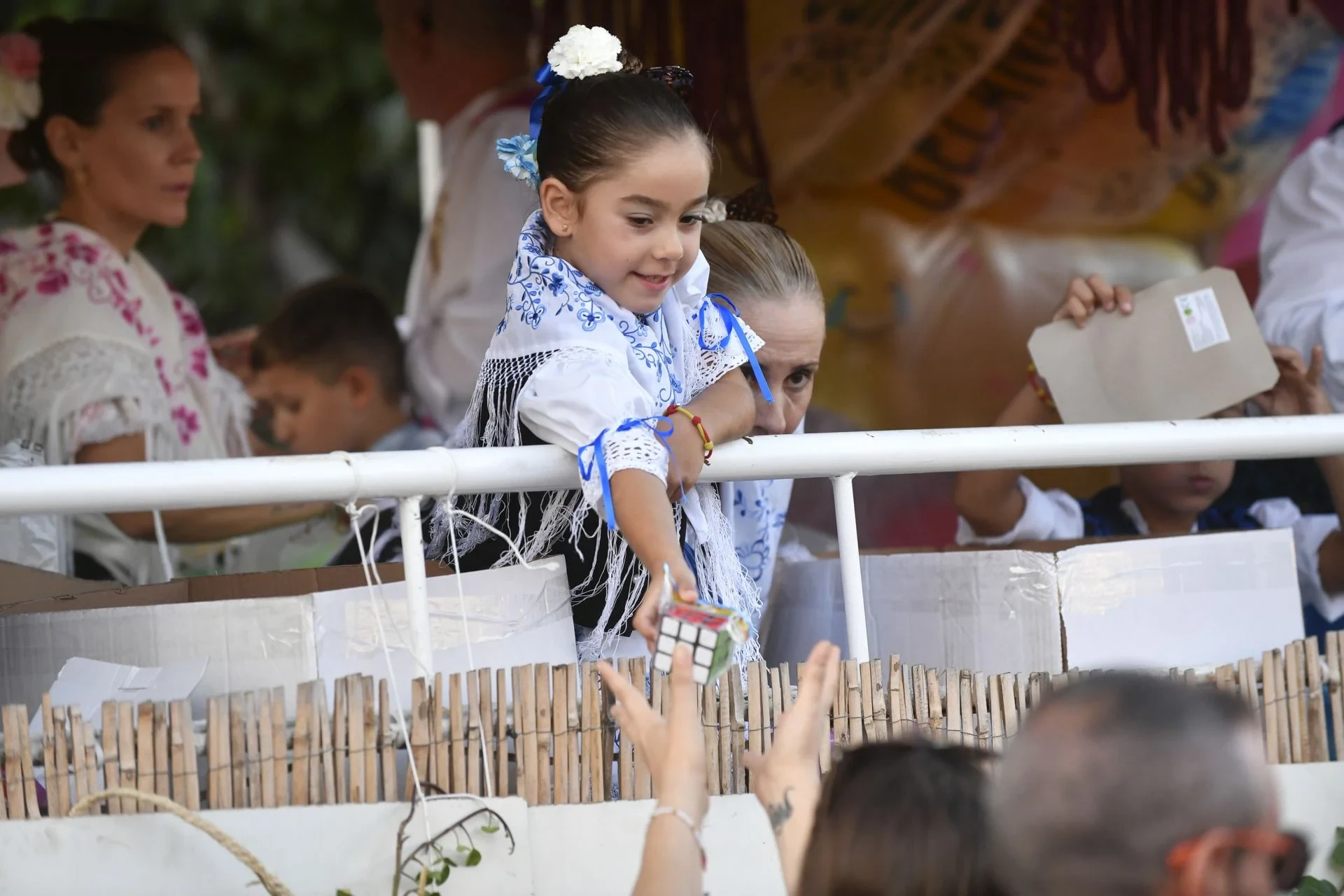Molina llena sus calles: 25 peñas, 1.200 participantes y un desfile sin traca - foto 4