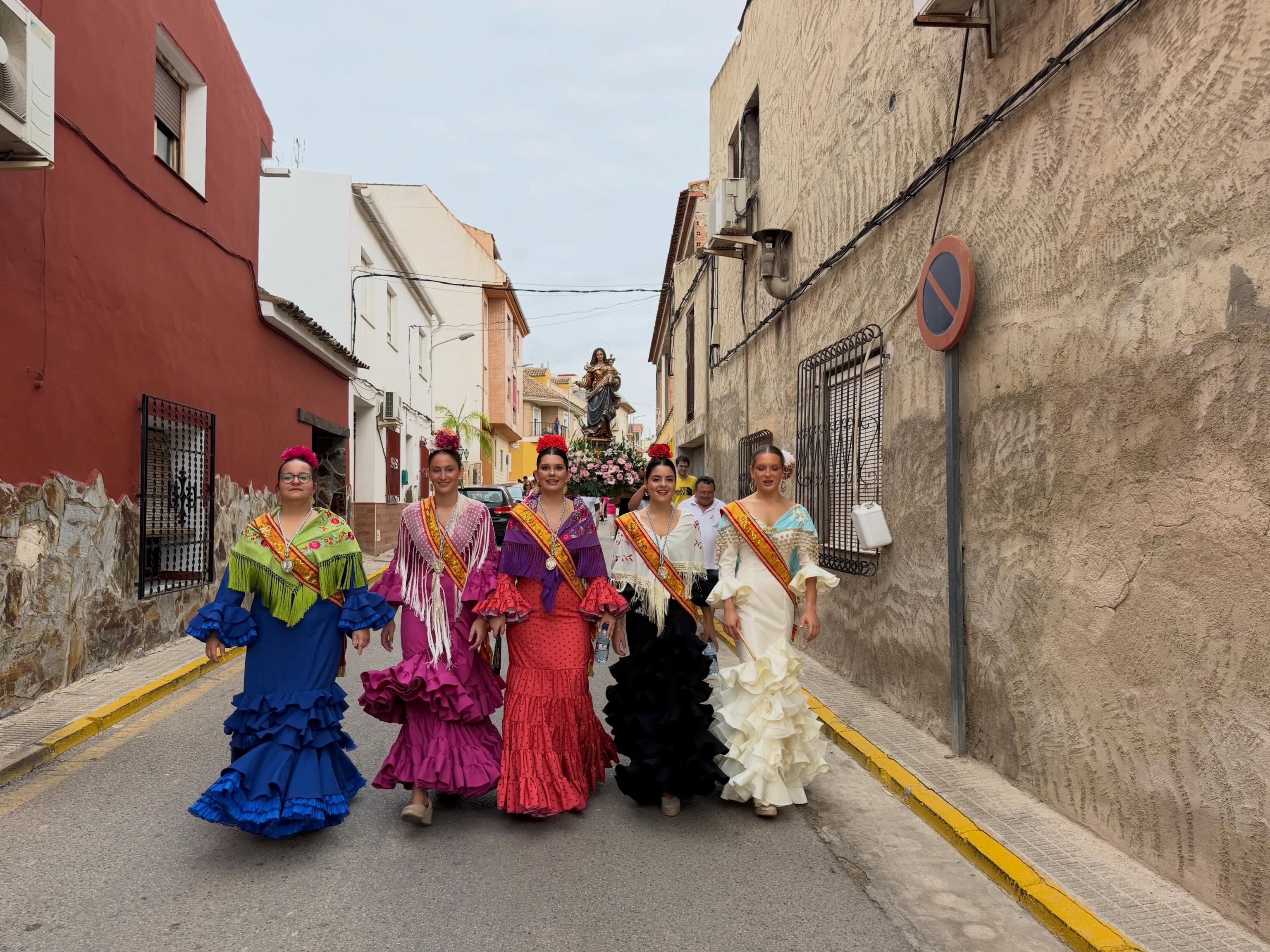 El cortejo avanza por las calles de La Algaida.